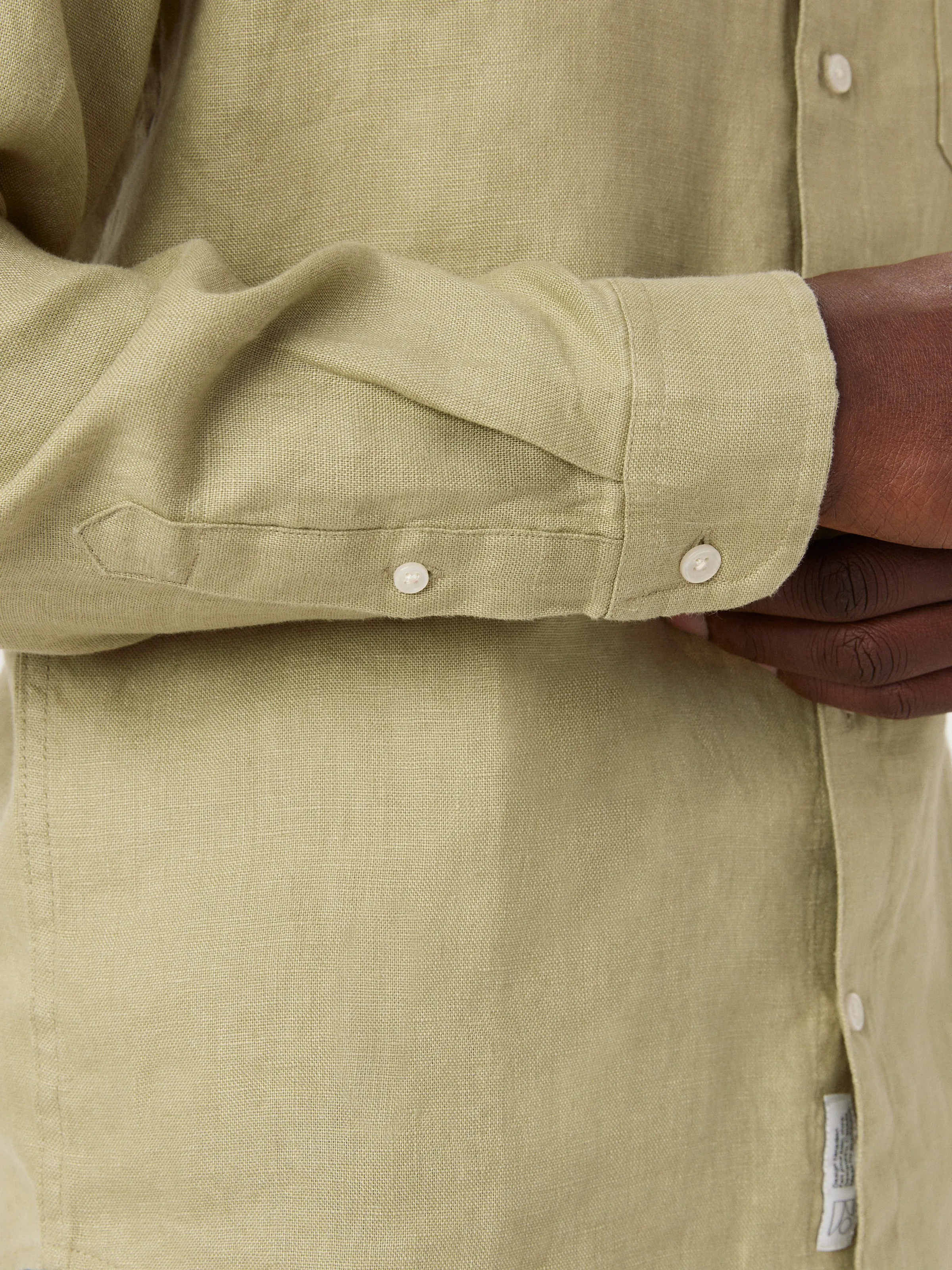 The Linen Shirt in Cardamom